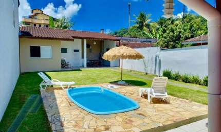 Ubatuba, Toninhas - Casa mobiliada com 02 dormitórios, sendo 01 suíte.