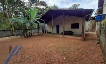 Ubatuba, Ubatumirim - Casa com 01 dormitório a 400 metros da praia.