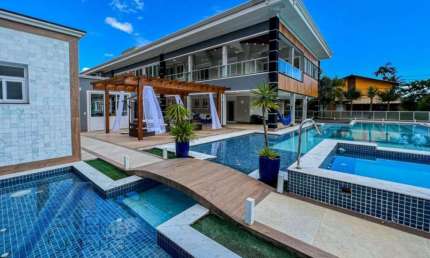 Ubatuba, Condominio Pedra Verde, Lazaro - Casa Alto Padrão com  07 suites e área de lazer a 100 metros do mar.