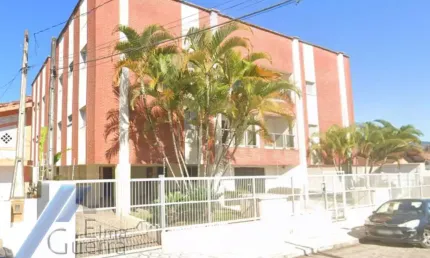 Ubatuba, Centro - Apartamento com 03 dormitorios a 200 metros do mar.