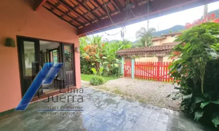Ubatuba, Ressaca - Casa   com 03 dormitorios sendo 01 suite, terreno de 450 m2, documentado.
