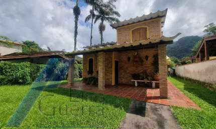 Ubatuba, Ressaca - Casa com 03 dormitórios, sendo 01 suíte.