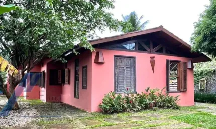 Ubatuba, Ressaca - Casa com 03 dormitórios, sendo 01 suíte, e área de lazer.