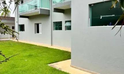Ubatuba, Centro - Casa  sobrado com vista para o mar com 05 suítes.