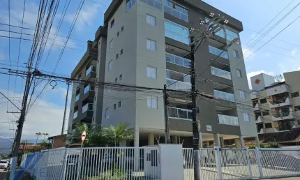Ubatuba, Centro - Cobertura com vista para o mar com 03 suítes e área de lazer.