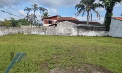 Ubatuba, Centro, Praia do Cruzeiro - Belo terreno com 668 m2, doc Escritura.
