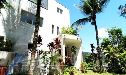 Ubatuba, Ponta das Toninhas - Casa com vista total para mar e praia, terreno com 1.000m2.