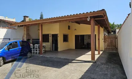 Ubatuba, Itaguá- Casa com 03 dormitórios, sendo 01 suíte a 100 metros da orla do itaguá!