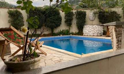 Ubatuba, Jardim Carolina - Casa com 04 Dormitórios sendo 02 suites e área de lazer.
