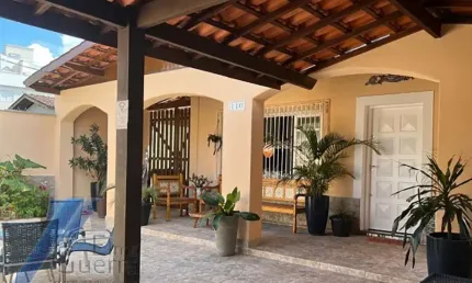 Ubatuba, Itaguá- Casa com 04 dormitórios, sendo 03 suíte a 100 metros da orla do itaguá!