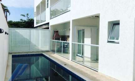 Ubatuba, Praia do Sapê - Apartamento com 01 dormitório e área de lazer.