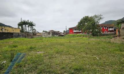 Ubatuba, Lázaro - Terreno com 2.932 m2, documentação de escritura, a 100 metros da praia.