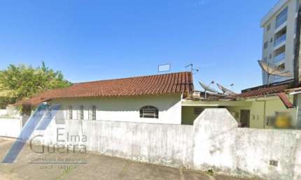 Ubatuba, Pereque-açú - Casa edicula de esquina com terreno de 357 m2 à 400 metros da praia.