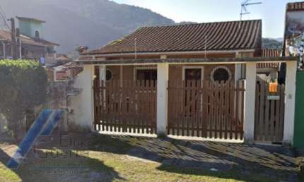 Ubatuba, Pereque Açu- Casa com 02 quartos sendo 01 suite e edicula independente.