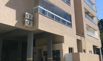 Ubatuba, Praia das Toninhas - Apartamento com 2 dormitórios sendo 01 suite a 300 metros do mar.