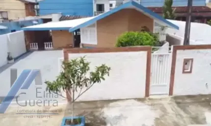 Ubatuba, Praia Grande - Casa com 03 quartos sendo 01 suite, com área de lazer, fica a 350 m2 do mar.