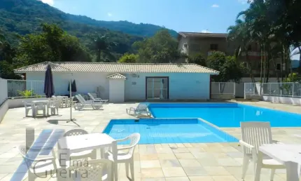 Ubatuba, Centro - Apartamento mobiliado de 03 dormitórios sendo 01 suíte e área de lazer.