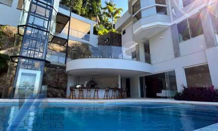 Ubatuba, Praia Vermelha do Sul - Casa Alto padrão, com terreno de 5.000 m2, com 04 suites e vista para o mar.