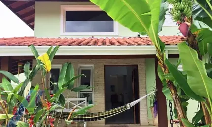 Ubatuba, Itaguá - Linda casa sobrado com 03 formitorios sendo 02 área de lazer .