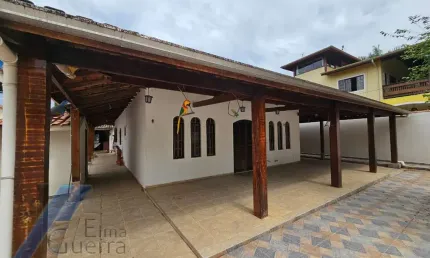 Ubatuba, Ressaca - Casa em condominio fechado com 03 dormitórios.