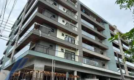 Ubatuba, itaguá - apto com 02 dormitórios sendo 01 suíte, em fase final de obra.