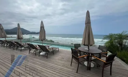 Ubatuba, Praia Grande - Apartamento com vista para o mar, com 02 dormitórios e área de lazer completa..