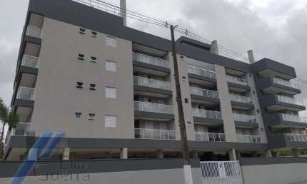Ubatuba, Centro - Apartamento de 03 quartos sendo 01 suite e área de lazer.