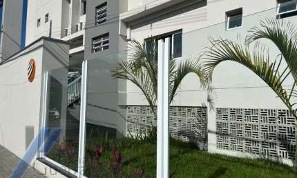 Ubatuba, centro, Apartamento com 02 dormitórios sendo 01 suíte com área de lazer.