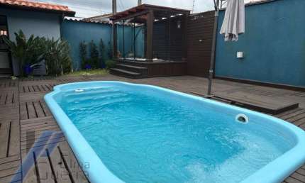 Ubatuba, Jardim Carolina - Linda casa com com 03 suítes e excelente área de lazer.