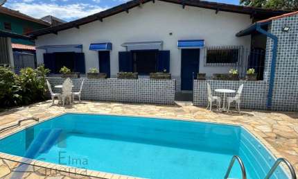 Ubatuba, Pereque Açu - Casa com 03 dormitórios sendo 01 suíte e área de lazer.