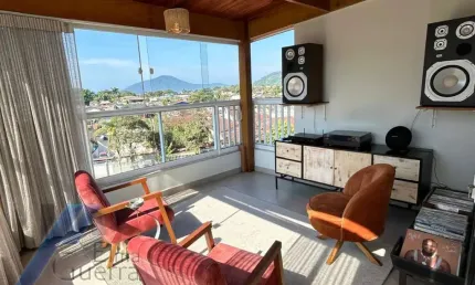 Ubatuba, Pereque-Açu - Apartamento com 02 suítes e vista para o mar.