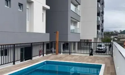 Ubatuba, centro, Apartamento mobiliado com 02 dormitórios sendo 01 suíte com área de lazer.