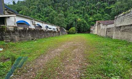 Ubatuba - Pereque açu. Terreno com 480 m2, documentado a 50 metros da praia.