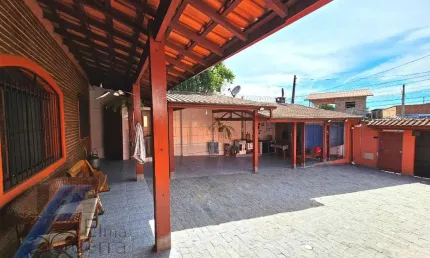 Ubatuba, Pereque Açu - Casa com 03 dormitórios sendo 02 suítes com energia solar.
