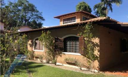 Ubatuba, Itamambuca - Casa com 03 dormitórios a 150 metros do mar, com 1028 m2 de terreno.