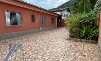 Ubatuba, Ipiranguinha - Casa com 03 dormitórios sendo 01 suíte com terreno de 356 m2.