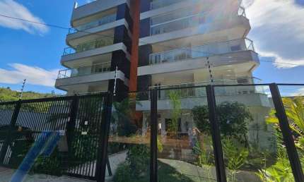 Ubatuba, Praia das Toninhas - Apartamento novo mobiliado com 2 dormitórios sendo 01 suíte, com área de lazer.