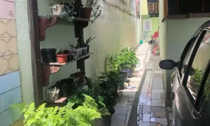 Ubatuba, estufa ii - casa geminado com 02 dormitórios.