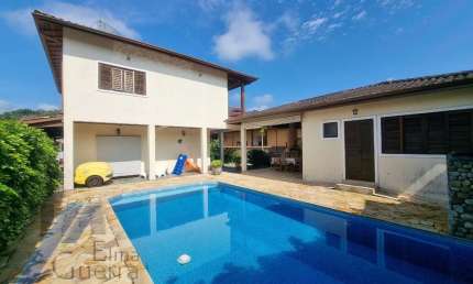 Ubatuba, horto - ubatuba country -casa com 04 dormitórios sendo 02 suítes e espaço gourmet na área de lazer.