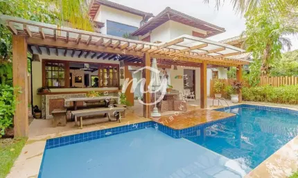 Praia do Forte| Casa 245 m2| 4 Quartos sendo 3 Suítes| Piscina| 400 m da Praia