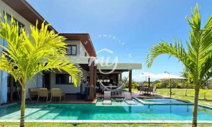 Praia do Forte| Casa Duplex Luxuosa com 490m²| 5 Suítes| 4 Vagas