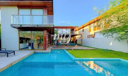 Praia do Forte| Casa Duplex Alto Padrão com 463m²| 5 Suites| Mobiliada| no Piscinas Naturais