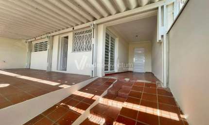 Casa com 3 quartos à venda na Dois de Julho, 27, Vila Marieta, Campinas, 224 m2 por R$ 485.000