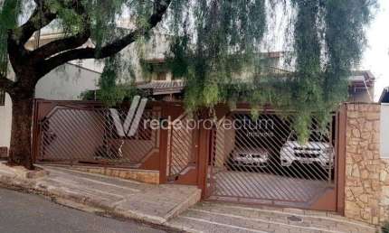 Casa com 3 quartos à venda na Rua Júlio Spiandorelli, 47, Santa Marina, Valinhos, 206 m2 por R$ 950.000