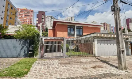 Casa com 3 quartos à venda na rua doutor alexandre gutierrez, 545, água verde, curitiba, 264 m2 por r$ 2.240.000