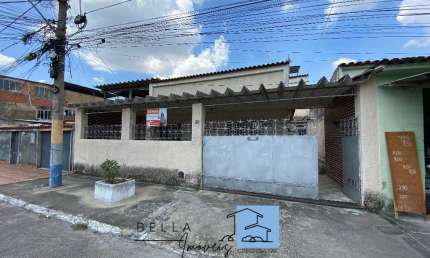Casa com quintal e 2 quartos à venda na Vila Emil - Mesquita