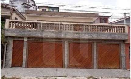 Bela casa com excelente estrura, lote inteiro com 250 m²