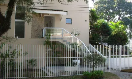 Sobrado à Venda Adalgisa com 500m² a/c, 650m² terreno, 5 quartos, 4 suítes, 6 vagas