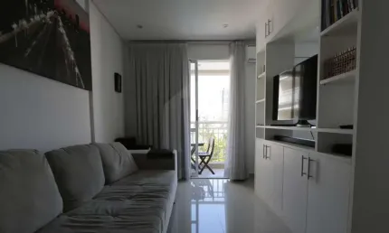 Studio, mobiliado 34m2, venda porteira fechada, piso porcenalanto, coiznha com armarios, sacada, armário planejado, 01 vaga de garagem.