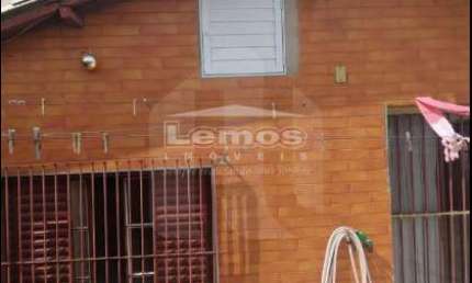 Casa à venda no Veloso com 2 quartos e 2 vagas de garagem.